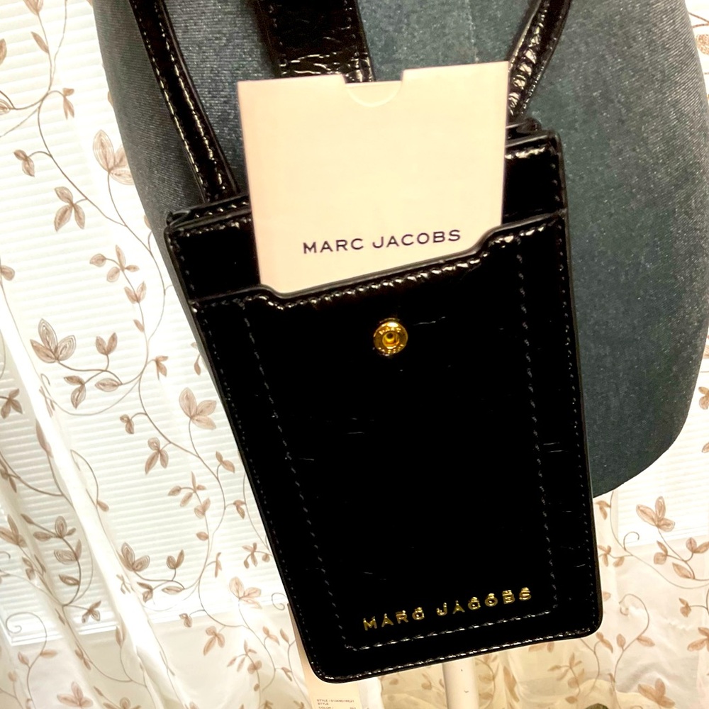 🚨NWT‼️ Marc Jacobs Glossy Crossbody Phone Holster/Wallet.